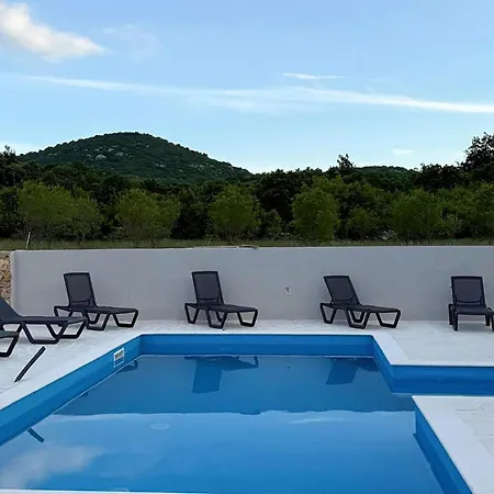 Hébergement de vacances Lovely In With Private Swimming Pool, Be Inside Or Outside Zelengrad