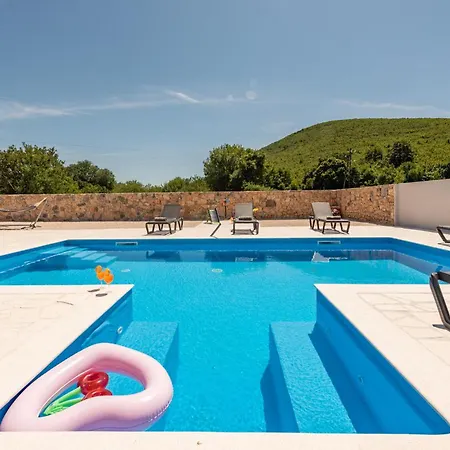 Lovely In With Private Swimming Pool, Be Inside Or Outside