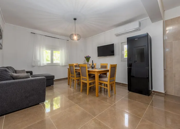 Stunning In Vikendica Zelengrad