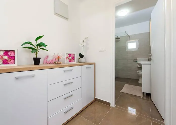 Stunning In Vikendica Zelengrad